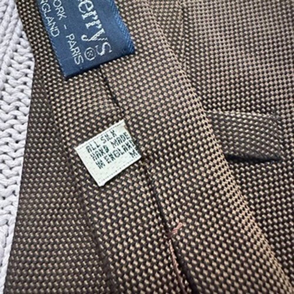 Vintage Burberry brown textured silk tie - Picture 5 of 7